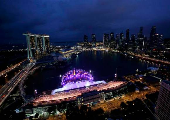 Reuters - La inauguración fue presenciada por una multitud de 25.000 espectadores.