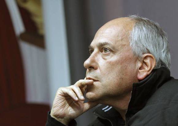 - José Obdulio Gaviria, es un abogado y político, asesor presidencial de Álvaro Uribe Vélez y se le considera como el estratega detrás de las ideas del expresidente. Militó en el movimiento de izquierda Firmes y fue profesor de las universidades Autónoma Latinoamericana, Los Andes y del Rosario.
