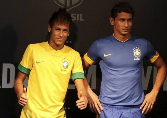 Archivo - Neymar y Ganso son dos futbolistas de Brasil que militan en el mismo club, el Santos, ambos est&#225;n llamados a ser las figuras de su selecci&#243;n en los Juegos Ol&#237;mpicos de Londres 2012.