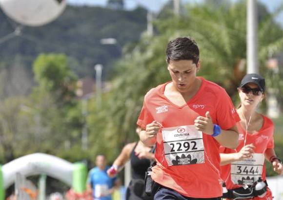 Esteban Jaramillo y Sebasti&#225;n Salazar - M&#225;s de 10 mil competidores se dieron cita en esta hist&#243;rica cita deportiva que se corr&#237;a en las modalidades de 5, 10, 21 y 42 kil&#243;metros.