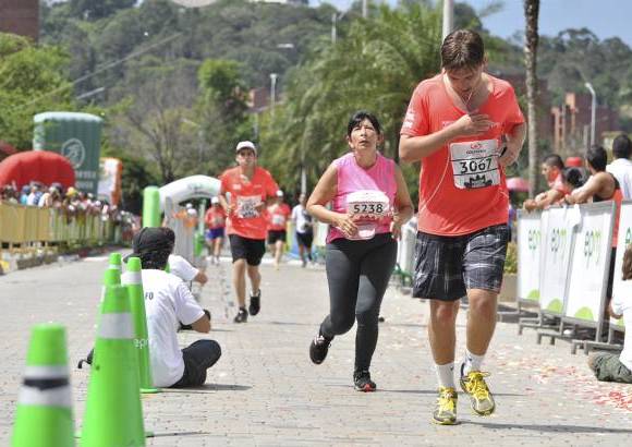 Esteban Jaramillo y Sebasti&#225;n Salazar - M&#225;s de 10 mil competidores se dieron cita en esta hist&#243;rica cita deportiva que se corr&#237;a en las modalidades de 5, 10, 21 y 42 kil&#243;metros.
