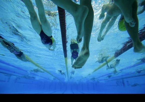 AP - Los nadadores practican en las distintas modalidades de la natación.