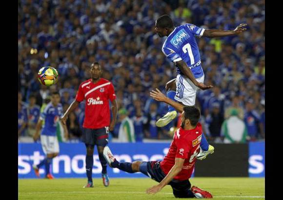 Reuters - Millonarios alcanz&#243; la estrella 14 al superar en la gran final de la Liga Postob&#243;n II-2012 al Independiente Medell&#237;n. Dram&#225;tica definici&#243;n desde los penaltis despu&#233;s de empatar 0-0 en la ida y 1-1 este domingo.