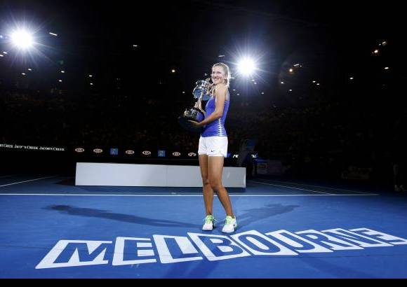 Reuters - La tenista bielorrusa Victoria Azarenka se proclam&#243; campeona del Abierto de Australia.