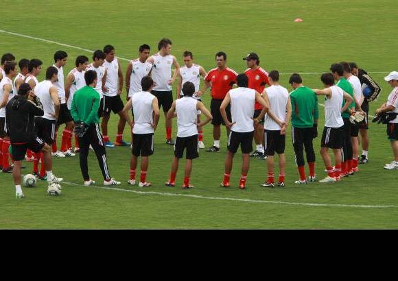 Róbinson Sáenz - La selección de México entrenó este domingo en el Parque Estadio Sur de Envigado, al sur del Valle de Aburrá.