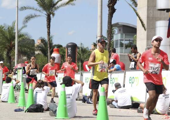 Esteban Jaramillo y Sebastián Salazar - Más de 10 mil competidores se dieron cita en esta histórica cita deportiva que se corría en las modalidades de 5, 10, 21 y 42 kilómetros.