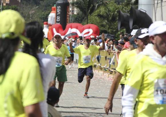 Esteban Jaramillo y Sebastián Salazar - Más de 10 mil competidores se dieron cita en esta histórica cita deportiva que se corría en las modalidades de 5, 10, 21 y 42 kilómetros.