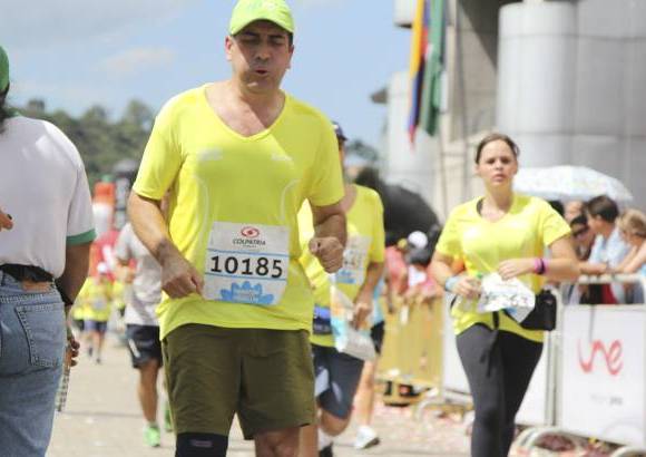 Esteban Jaramillo y Sebastián Salazar - Más de 10 mil competidores se dieron cita en esta histórica cita deportiva que se corría en las modalidades de 5, 10, 21 y 42 kilómetros.