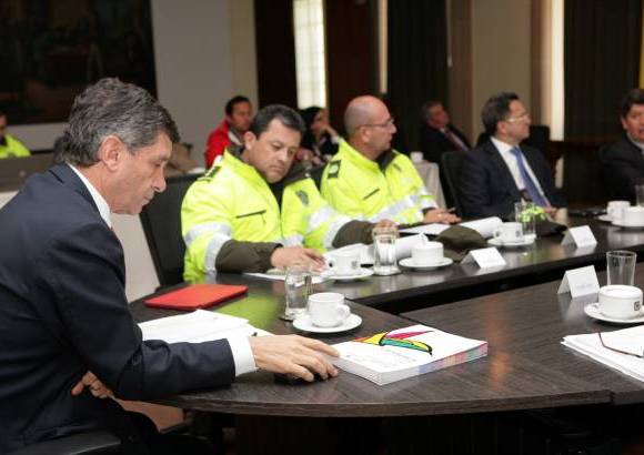 Cortes&#237;a Alcald&#237;a de Bogot&#225; - &quot;Queremos trabajar en tranquilidad y con armon&#237;a y que la &#250;nica preocupaci&#243;n de toda la administraci&#243;n de Bogot&#225; sean sus habitantes y la ejecuci&#243;n de los programas. He visto que a la ciudadan&#237;a le preocupan temas como la seguridad y la movilidad e iniciaremos con ellos&quot;, dijo Pardo al asumir el cargo en un juzgado.