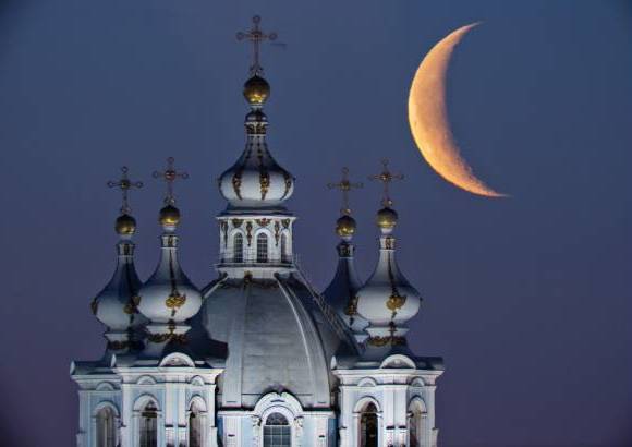AP - Bella postal del cielo y la Catedral de San Petesburgo, Rusia.