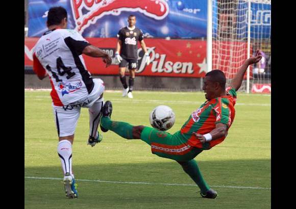 Róbinson Sáenz - Envigado dejó escapar tres puntos en casa. Tras tener la diferencia del 1-0 y de suspenderse el partido para el domingo, el Cúcuta igualó el encuentro.