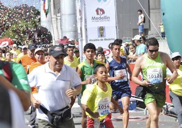 Esteban Jaramillo y Sebastián Salazar - Más de 10 mil competidores se dieron cita en esta histórica cita deportiva que se corría en las modalidades de 5, 10, 21 y 42 kilómetros