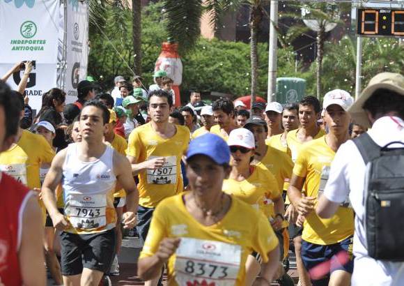 Esteban Jaramillo y Sebastián Salazar - Más de 10 mil competidores se dieron cita en esta histórica cita deportiva que se corría en las modalidades de 5, 10, 21 y 42 kilómetros