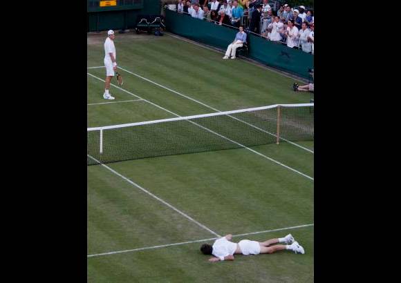 AP - Nunca antes en la historia de Wimbledon, que se disput&#243; por primera vez en 1877, un partido de sencillos ni de dobles hab&#237;a durado m&#225;s de 112 games, una marca impuesta en 1969.