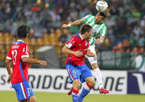 FOTO JAIME P&#201;REZ - Los hombres del verde lucieron confundidos en la generaci&#243;n de f&#250;tbol y err&#225;ticos en defensa.