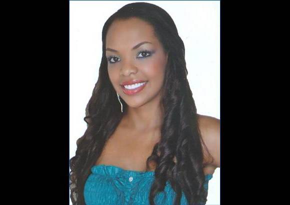 Cortes&#237;a Concurso Nacional de Belleza - Astrid, quien naci&#243; en Medell&#237;n, tiene 20 a&#241;os. Sus medidas son: 86-61-92 y su estatura 1.77 metros. Sus ojos son caf&#233;s, su cabello caf&#233; oscuro y su piel canela. Hija de Iv&#225;n Fern&#225;ndez Londo&#241;o y Martina Murillo Barco, tiene cuatro hermanos: Marlyn, Juan, Iv&#225;n y Lina. Le encanta la m&#250;sica, leer y a la televisi&#243;n. Es bachiller t&#233;cnica en Salud.