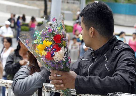 Donaldo Zuluaga - En el Palacio de Exposiciones, las mujeres ejercieron su derecho al voto en las diferentes mesas que estuvieron dispuestas para las elecciones al Senado, C&#225;mara y Parlamento Andino.