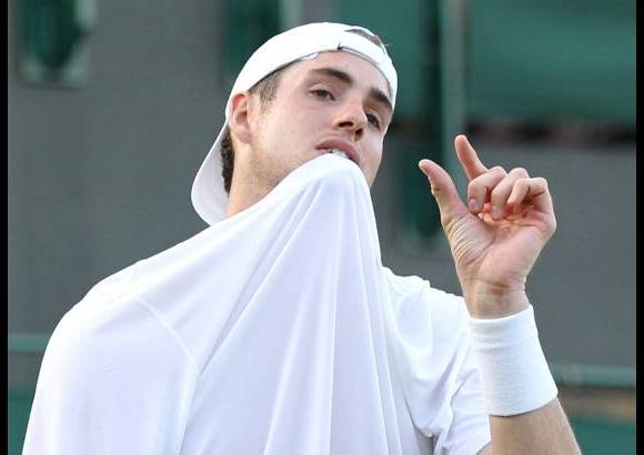 AP - Los tenistas han jugado un total 10 horas, de las cuales siete horas y seis minutos tan s&#243;lo en el quinto set, suficientes para romper el r&#233;cord del partido m&#225;s largo, que era de seis horas 33 minutos, impuesto en el Abierto de Francia en el 2004.