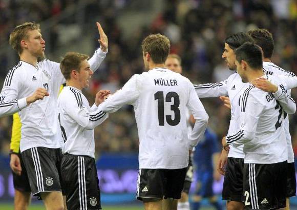 REUTERS - Un gol del madridista Khedira, a pase de su compa&#241;ero &#214;zil, permiti&#243; a los germanos sumar la primera victoria contra Francia desde 1987.