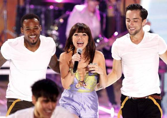 - La ceremonia se transmitió en vivo por Fox y tuvo además la presentación de Carly Rae Jepsen.