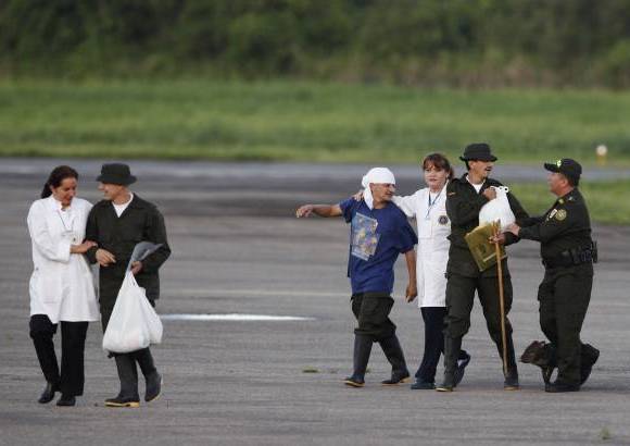 Raúl Palacios, enviado especial Colprensa - Los uniformados fueron recibidos por médicos especialistas que les dieron algunas recomendaciones antes del reencuentro con su familia.