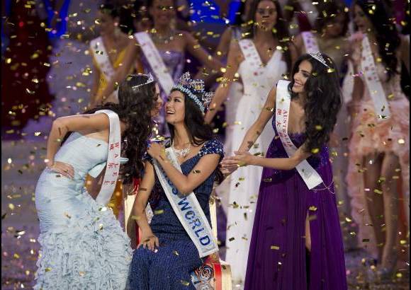 Foto AP - La joven china Wen Xiayu fue coronada como la Miss Mundo 2012 y la venezolana Ivian Sarcos, Miss Mundo del a&#241;o pasado, entreg&#243; la corona a su sucesora en la final del certamen de belleza.