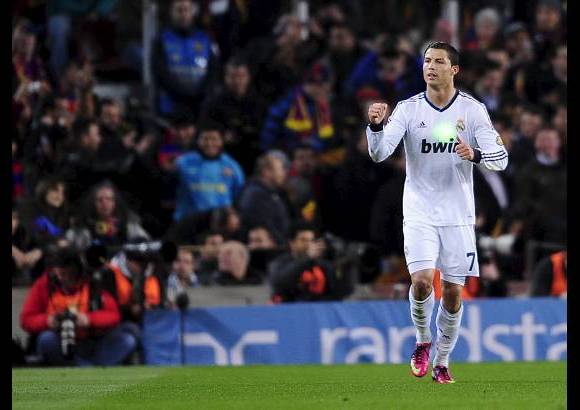 - Ronaldo llega como la principal figura del club blanco.