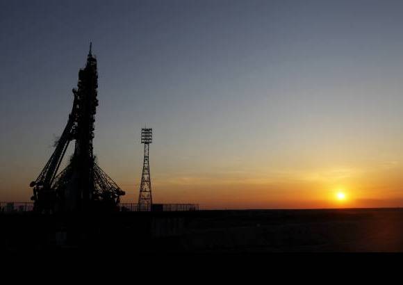 Reuters - Seg&#250;n el programa de vuelo, el jueves la Soyuz se acoplar&#225; en r&#233;gimen autom&#225;tico al m&#243;dulo ruso Poisk de la EEI, donde le esperan sus actuales tripulantes: el ruso Oleg Kononenko, el holand&#233;s Andre Kuipers y el norteamericano Donald Pettit.