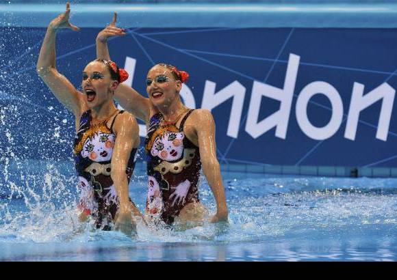 Reuters - Natalia Ishchenko y Svetlana Romashina, las ganadoras del oro.