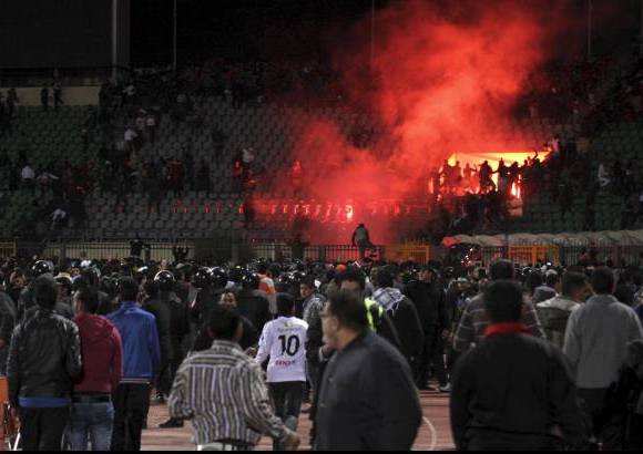AP - La Federaci&#243;n Egipcia de F&#250;tbol decidi&#243; suspender el campeonato de la primera divisi&#243;n por un per&#237;odo indefinido, luego de los sucesos en la ciudad de Port Said.