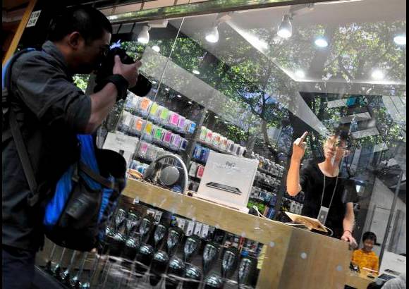 Reuters - La falsa tienda de Apple en China, no autorizada, fue denunciada por un blog.