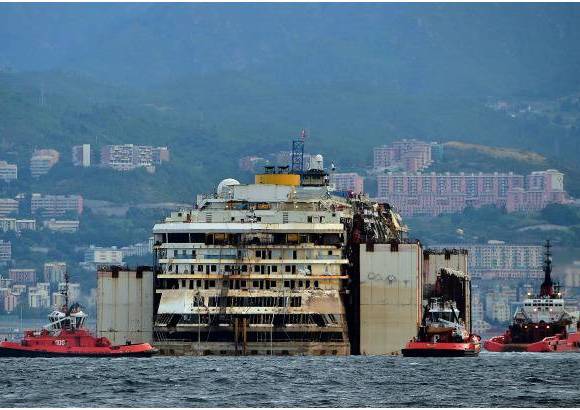 AFP - El lujoso crucero choc&#243; con un arrecife el 13 de enero de 2012 cuanto su capit&#225;n navegaba demasiado cerca de la isla de Giglio, en la Toscana.