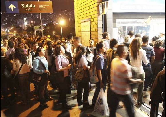 Foto R&#243;binson S&#225;enz - En algunas ocasiones comprar tiquete puede tarda hasta 15 minutos.