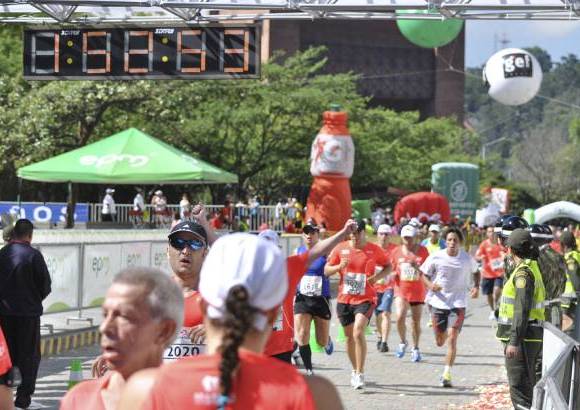 Esteban Jaramillo y Sebasti&#225;n Salazar - M&#225;s de 10 mil competidores se dieron cita en esta hist&#243;rica cita deportiva que se corr&#237;a en las modalidades de 5, 10, 21 y 42 kil&#243;metros.