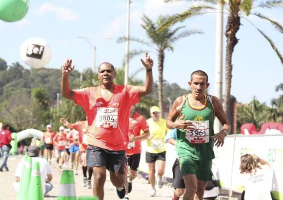 Esteban Jaramillo y Sebasti&#225;n Salazar - M&#225;s de 10 mil competidores se dieron cita en esta hist&#243;rica cita deportiva que se corr&#237;a en las modalidades de 5, 10, 21 y 42 kil&#243;metros.
