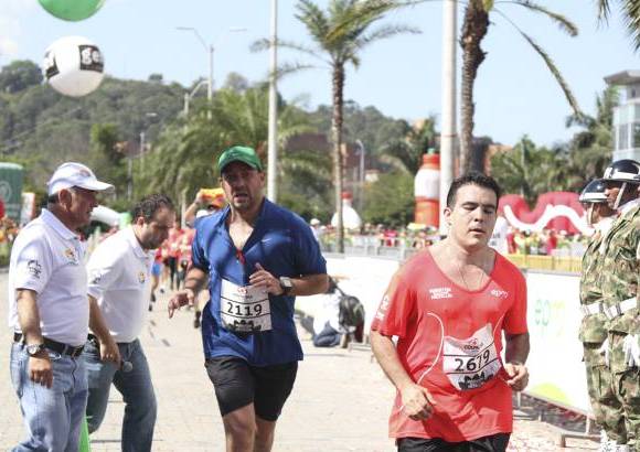 Esteban Jaramillo y Sebasti&#225;n Salazar - M&#225;s de 10 mil competidores se dieron cita en esta hist&#243;rica cita deportiva que se corr&#237;a en las modalidades de 5, 10, 21 y 42 kil&#243;metros.