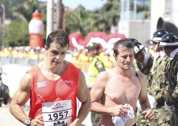 Esteban Jaramillo y Sebasti&#225;n Salazar - M&#225;s de 10 mil competidores se dieron cita en esta hist&#243;rica cita deportiva que se corr&#237;a en las modalidades de 5, 10, 21 y 42 kil&#243;metros.