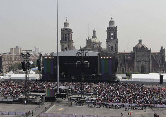Reuters - Otros miles de seguidores de McCartney en el pa&#237;s pudieron ver el recital a trav&#233;s de internet, en la p&#225;gina oficial de una conocida marca de refrescos que fue patrocinadora oficial del evento.