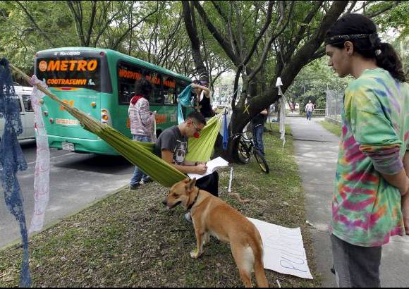 Jaime Pérez - Conductores de particulares, incluso de buses, hicieron sonar las bocinas en apoyo al movimiento.