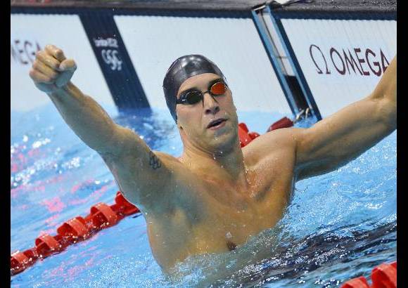 Reuters - Matt Grevers de Estados Unidos celebra tras conocer el resultado de los 100 metros espalda en nataci&#243;n. Reuters