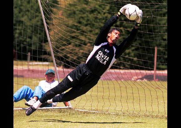 Foto archivo - El portero vallecaucano Miguel &#193;ngel Calero Rodr&#237;guez descrest&#243; con todo su talento en el club Independiente de Ginebra, el Club Sporting de Barraquilla, el Deportivo Cali, el Club Atl&#233;tico Nacional, el Pachuca y la selecci&#243;n Colombia.