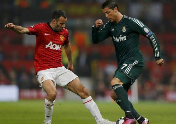 REUTERS - Otra a Ryan Giggs, que a sus 39 a&#241;os cumpl&#237;a, confinado en la banda derecha, mil encuentros como profesional.