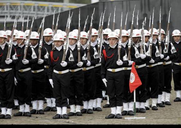 Mauricio Alvarado, Colprensa - El acto militar se realizó en el Monumento a los Héroes Caídos en Acción en Bogotá.