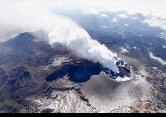 Reuters - Shinmoe entr&#243; en erupci&#243;n el jueves 27 de enero por primera vez en 52 a&#241;os.