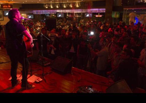 Fotos Edwin Bustamante Restrepo - Monte Pittman, el guitarrista de Madonna, se present&#243; en la noche del martes 27 de noviembre en Hard Rock Medell&#237;n. As&#237; estuvo la velada en im&#225;genes.