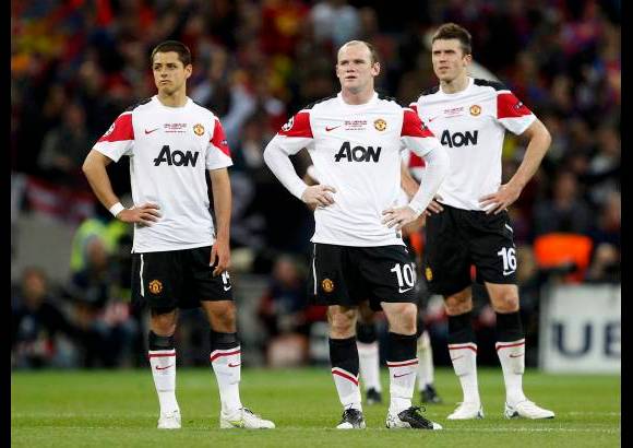 Reuters - La defensa, sin el capitán Puyol pero con un gran Mascherano, consiguió dejar en fuera de juego al mexicano Javier Hernández en un par de desmarques peligrosos a la espalda, lo poco que se vio del "Chicharito" durante los 90 minutos.