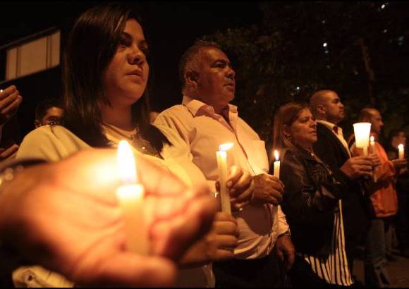 Hern&#225;n Vanegas - Familiares de Juan Esteban Cantor, la primera v&#237;ctima rescatada de la tragedia del edificio Space tambi&#233;n estuvieron en la marcha.
