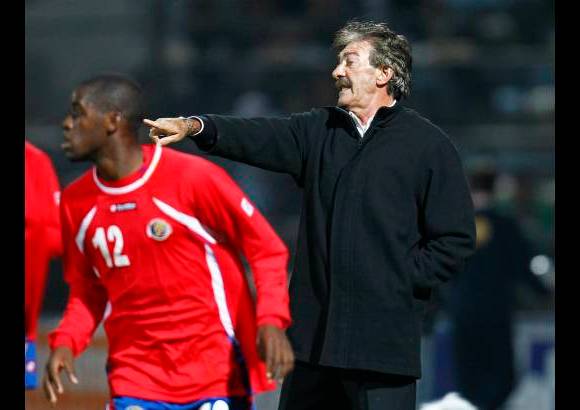 Reuters - El seleccionador de Costa Rica, Ricardo La Volpe, dijo que &quot;la velocidad y el f&#250;tbol de (Joel) Cambell desorientaron a Bolivia en la segunda parte&quot;.