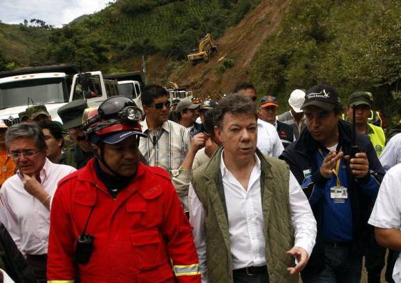 Jaime Pérez - De primera mano, el presidente Santos conoció los detalles de la tragedia en la vía al Mar.