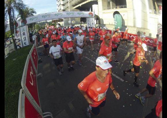 Esteban Jaramillo y Sebastián Salazar - Más de 10 mil competidores se dieron cita en esta histórica cita deportiva que se corría en las modalidades de 5, 10, 21 y 42 kilómetros.